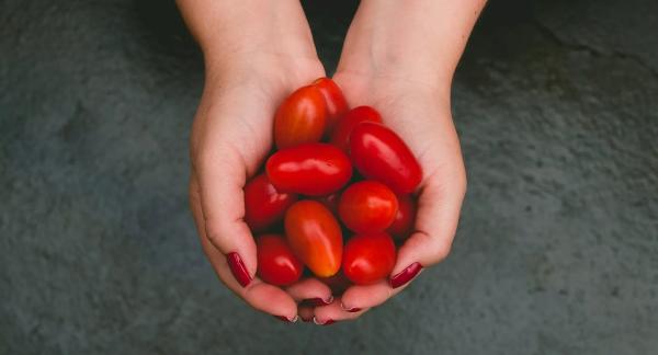 10 летних салатов для легкости и радости: рецепты с КБЖУ 