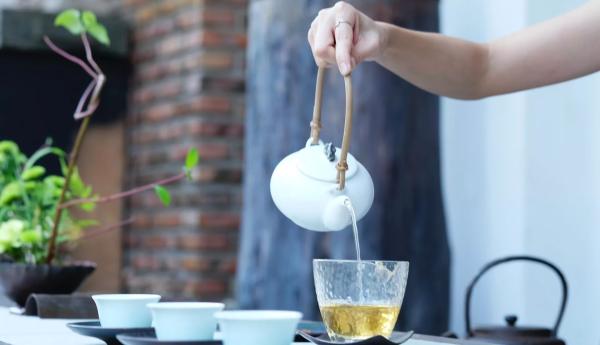 Зеленый чай для здоровья и похудения:  в чем польза, как заваривать и пить