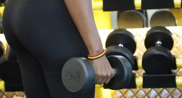 Силовая тренировка для женщин: тренировочный план и лучшие упражнения