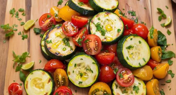 Что приготовить на Новый год: праздничное меню от фитнес-тренеров, нутрициологов и врачей