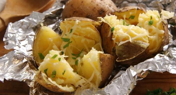 16 неожиданных продуктов, которые вызывают отеки