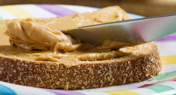 Чем полезна арахисовая паста и можно ли ее есть каждый день