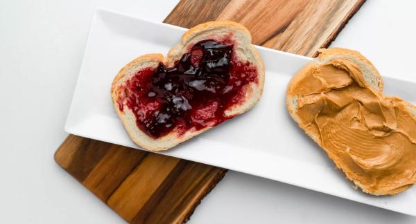 Чем полезна арахисовая паста и можно ли ее есть каждый день