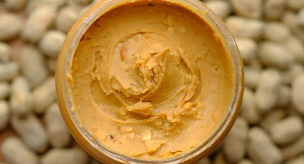 Чем полезна арахисовая паста и можно ли ее есть каждый день