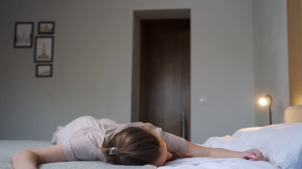 Нельзя спать ногами к двери и головой к окну: &laquo;сонные&raquo; запреты