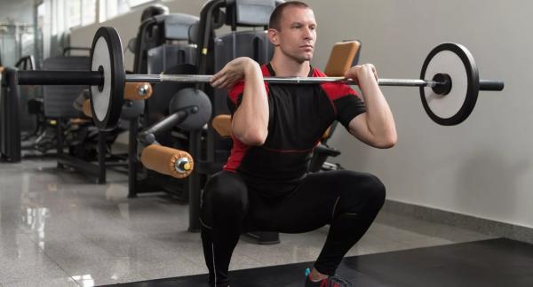 Приседания с гантелями: польза упражнения и техника выполнения
