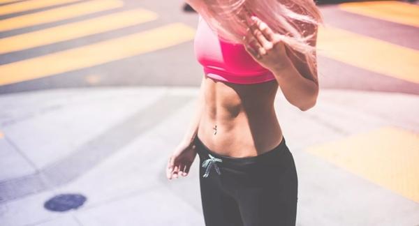 Упражнения на пресс стоя: как прокачать мышцы без коврика и скручиваний