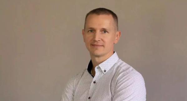 Вечерняя тренировка для похудения: как заниматься дома и не нарушить сон (видео)
